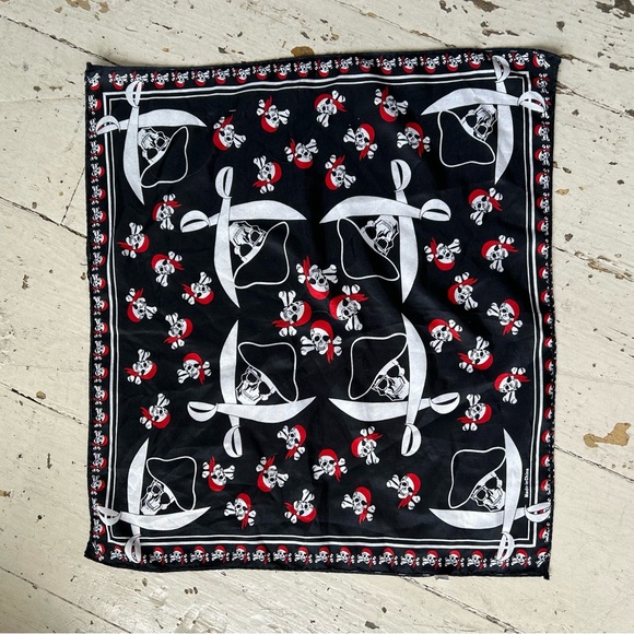 Pirate Skull & Crossbones Bandana Scarf Handkerchief - Picture 2 of 7